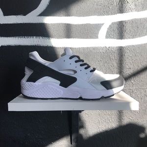 Nike Air Huarache (Black/White)